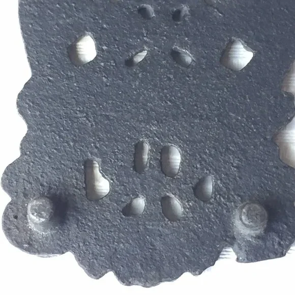 Small Cast Iron Metal Trivet Wall Hanging Decor Spoon Rest Floral Flower Vintage - Picture 11 of 12